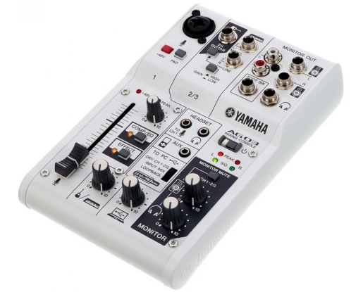 YAMAHA CONSOLA AG 03